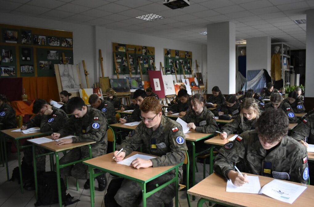 Egzamin kadetów ZSOiZ w Ciechanowcu w ramach programu Oddziały Przygotowania Wojskowego.
