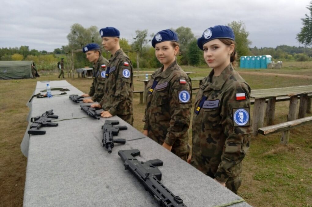 Warsztaty wojskowe na poligonie w Nowogrodzie