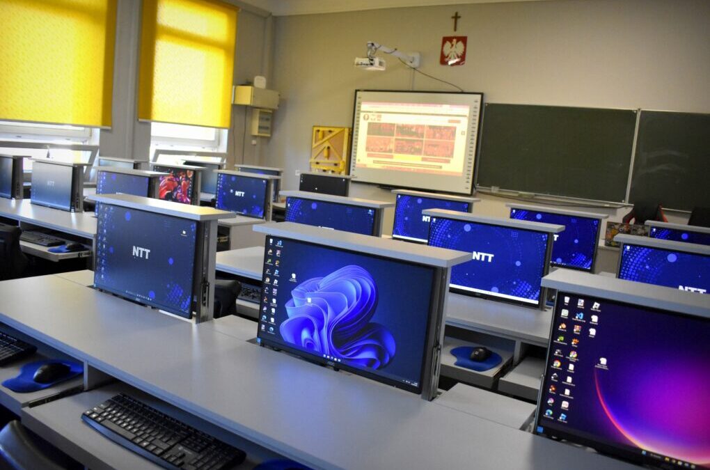 Nowa Era Informatyki i Poligrafii w ZSOiZ Ciechanowiec!