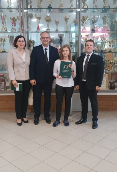 Kolejne stypendium Prezesa Banku Spółdzielczego w Ciechanowcu przyznane uczennicy ZSOiZ w Ciechanowcu!