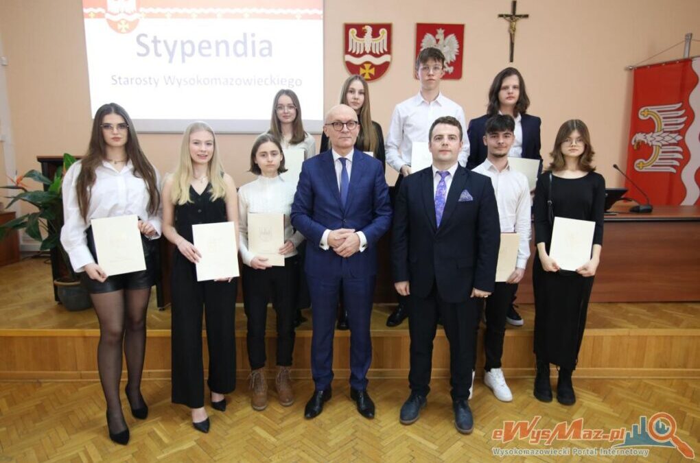 Stypendia Starosty Wysokomazowieckiego dla 11 uczniów ZSOiZ w Ciechanowcu!
