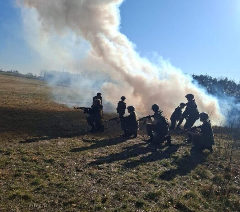 Zajęcia wojskowe kadetów ZSOiZ w Ciechanowcu.