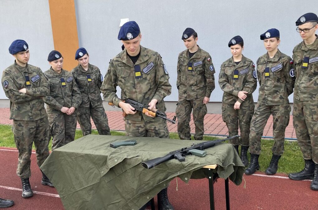 Egzamin kadetów ZSOiZ w Ciechanowcu w ramach programu Oddziały Przygotowania Wojskowego